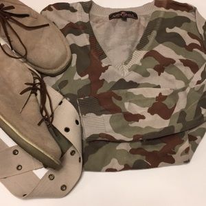 Camouflage Sweater size M Almost Famous